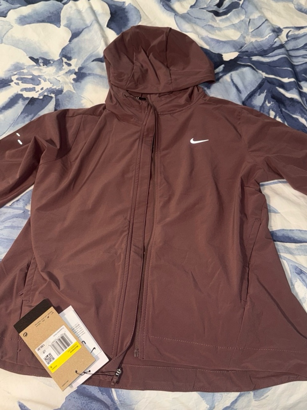 Nike Women's Hooded Lightweight Jacket in Maroon